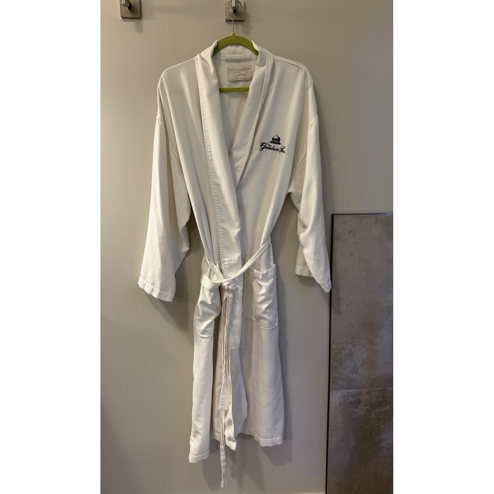 The Greenbrier Spa Light Microfiber Robe Monarch Cypress White OSFM Resort Lux